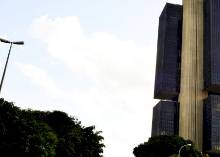 BC leiloará US$ 4 bi de reservas internacionais para segurar dólar