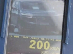 PRF flagra carro a 200 km por hora em rodovia que mais matou em MS no ano passado