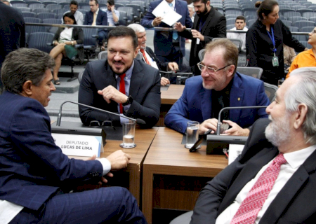 Salário de deputados estaduais vai a R$ 34,7 mil e acumula aumento de 37,3% em três anos