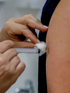 Dengue: produção nacional e dose única são vantagens da nova vacina