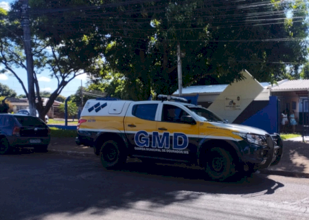 Usuária de drogas volta a posto de saúde e ameaça funcionários em Dourados