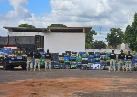 PRF apreende 4,5 toneladas de maconha e fuzil no Leste de Mato Grosso do Sul