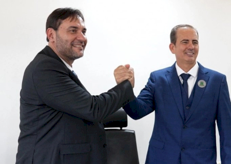 Juíza cassa mandato de prefeito e vice por uso de fake news na campanha