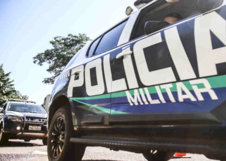 Homens são presos por descumprimento de medida protetiva e agressão