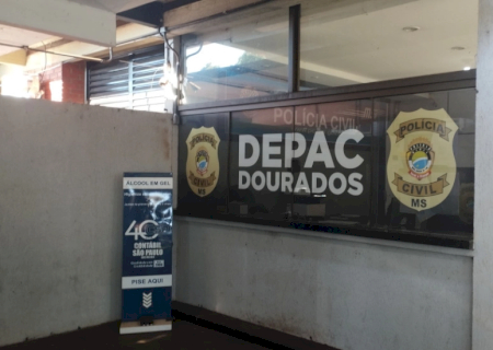 Estudante é preso após andar pelado por condomínio e tentar invadir casa da vizinha