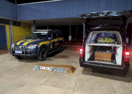 PRF apreende 162 quilos de cocaína escondidos em caixão funerário na BR-262