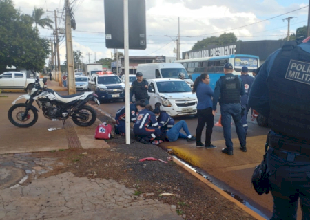 Outro acidente na Coronel Ponciano: carro fica sem freio e atinge motociclista