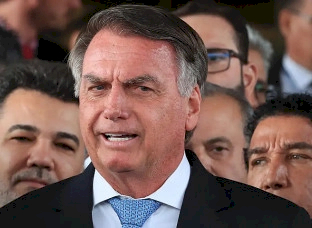 Moraes dá 24 horas para Bolsonaro explicar uso de redes sociais