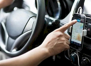 Motorista de app faz Pix de R$ 1,5 mil usando celular de passageira