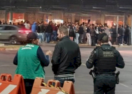 Policiais e fiscais da prefeitura fazem operação para conter som alto em cidade da fronteira