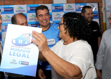 Prefeitura entrega 250 títulos de regularização fundiária no Santa Felicidade