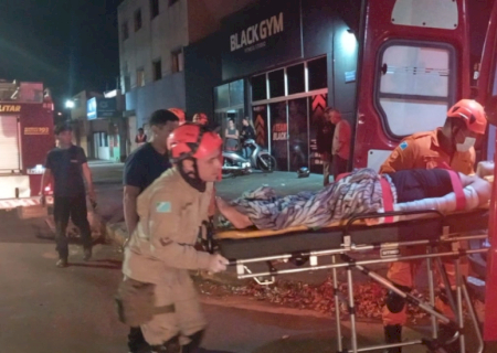 Mulher é atropelada após batida envolvendo carro e moto na Vila Industrial