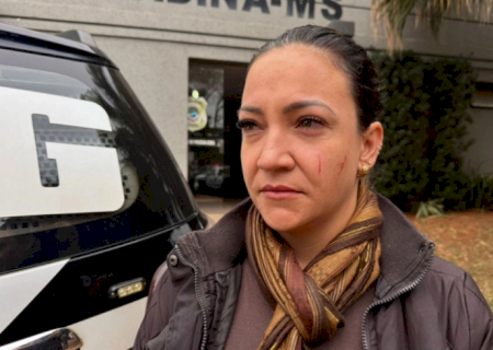 Em surto, mulher joga café e agride vereadora na porta de Câmara Municipal