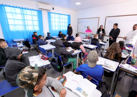 Prefeitura entrega nova sala de aula na Escola Doutor Camilo Hermelindo da Silva