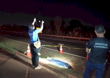 Homem é atropelado e arremessado a 100 metros enquanto atravessava BR-163