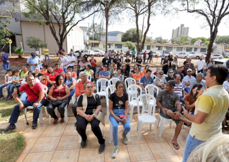 Mais 75 títulos de regularização fundiária são entregues a moradores de Dourados