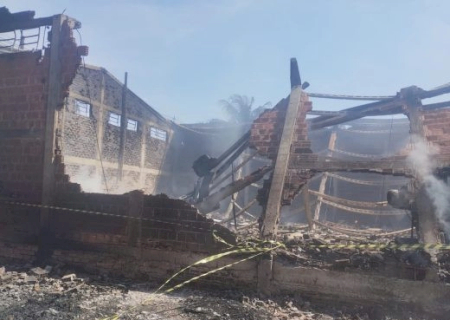 Incêndio destrói barracão de recicláveis em Naviraí