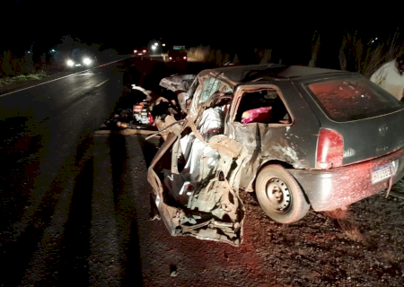 Homem morre e três ficam feridos em acidente entre caminhão e Gol em rodovia estadual