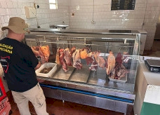 Trio é autuado por comercializar carne imprópria ao consumo humano