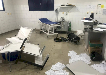 Paciente que destruiu ala verde da UPA de Dourados arremessou cadeira de rodas em ciclista