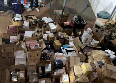 Juiz solta os 7 presos em depósito de muamba; grupo tem 10 dias para pagar fiança