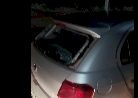 Motorista de aplicativo tem carro destruído pela ex-companheira em Dourados