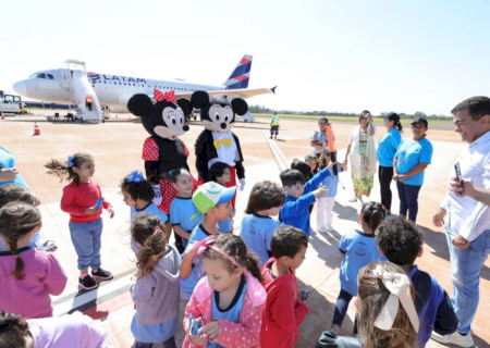 Marçal Filho acompanha crianças da Rede Municipal em visita ao Aeroporto de Dourados