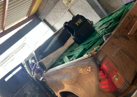 Motorista foge e abandona caminhonete com 2 toneladas de drogas