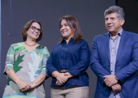 Prefeita repete “presente de Natal” e vai cortar salários de comissionados para garantir 13º