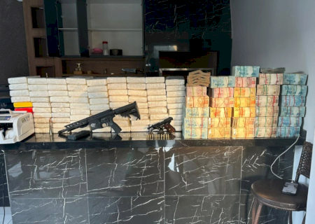 Integrante do PCC é preso na fronteira com cocaína, armas e R$ 1,7 milhão em espécie