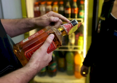 Prefeitura e Vigilância Sanitária alertam para riscos de intoxicação por metanol