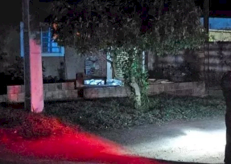 Mulher é morta a facadas em Campo Grande; autor já responde por feminicídio em MT