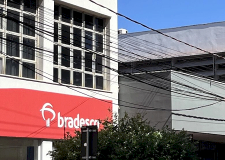 Aposentada processa Bradesco e pede suspensão imediata de descontos