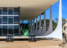 Moraes vota para tornar Eduardo Bolsonaro réu por tentar coagir STF