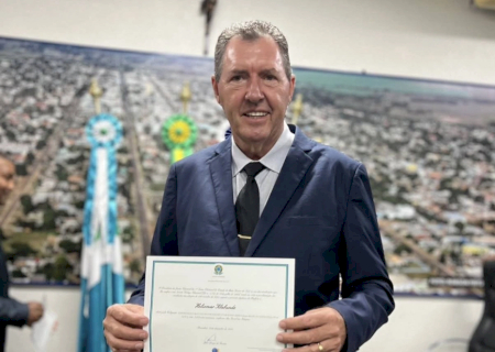 Prefeito toma posse e eleito em suplementar fica sem mandato após renunciar na Câmara
