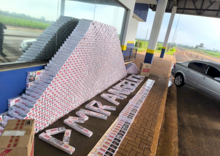 Motorista abandona carro com 1.850 pacotes de cigarros paraguaios em Angélica