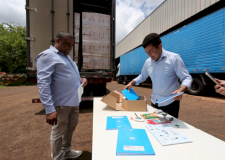 Dourados recebe kits escolares para 2026 com 2 meses de antecedência