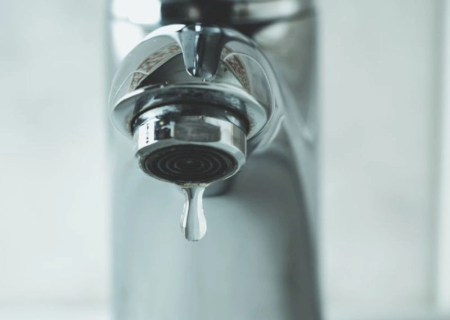 MP abre investigação contra Sanesul por danos à infraestrutura em Dourados