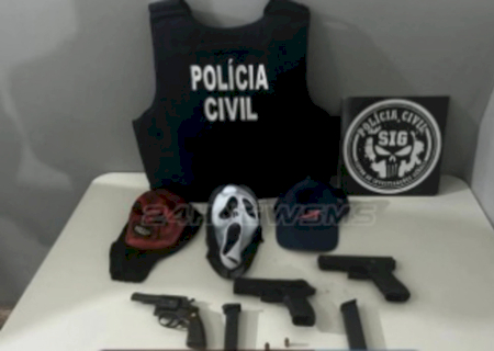 Assassino que usou máscara do 'Pânico' é preso pela Polícia Civil