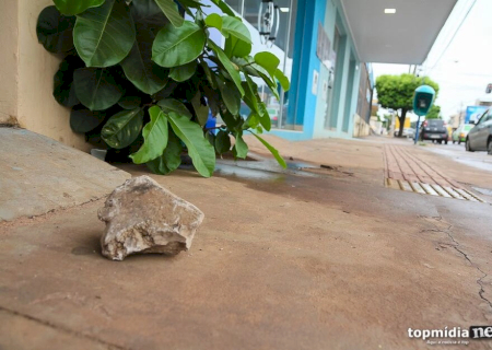 Mulher é atingida por pedrada em Ladário