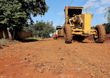 Prefeitura chega à fase final de cascalhamento e resgata mobilidade na Campina Verde