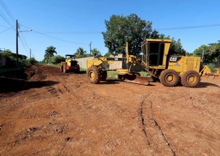 Prefeitura leva cascalhamento à 4ª região de sitioca e recupera ruas na Chácara Bela Vista
