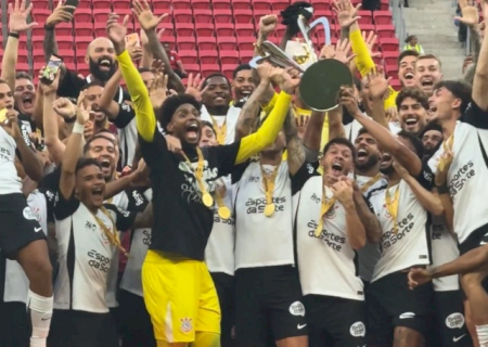 Corinthians vence Flamengo e é bicampeão da Supercopa Rei