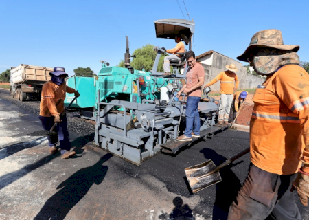 Prefeitura avança com asfalto no Altos do Indaiá após décadas de espera dos moradores