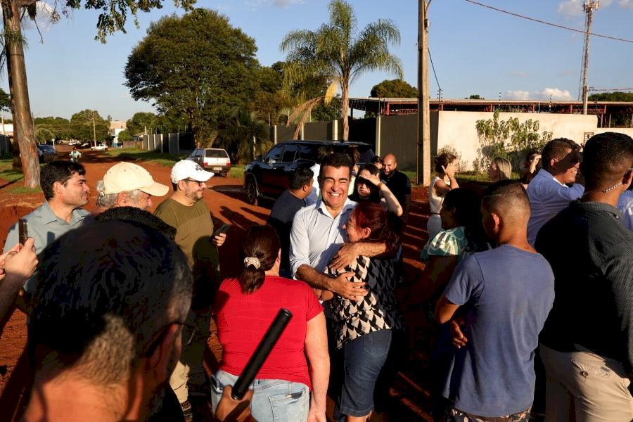 Prefeitura inicia obras de asfalto no Jardim Pelicano após 35 anos de espera