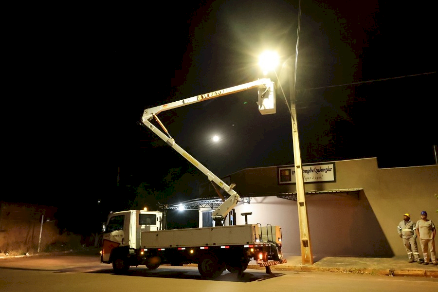 Prefeitura inicia processo de modernização da iluminação pública de Dourados