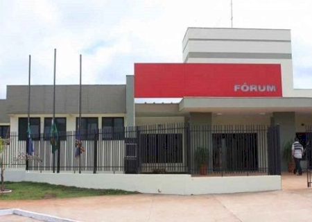 Homem que tentou matar companheira a golpes de faca é condenado a 24 anos de prisão