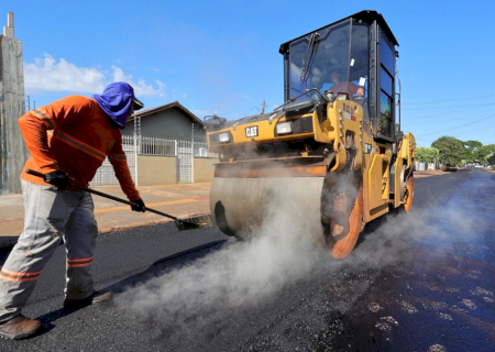 Prefeitura avança com recapeamento na Mozart Calheiros e mobilidade no Água Boa