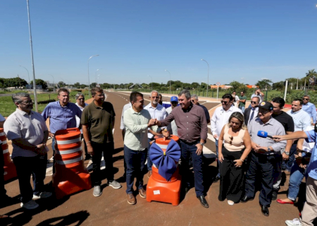 Prefeito entrega duplicação da Aziz Rasselen e governador elogia importância da obra