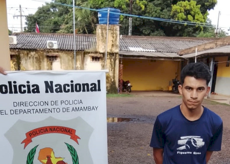 Ladrão se entrega à polícia ao ser flagrado furtando motocicleta em atacadista